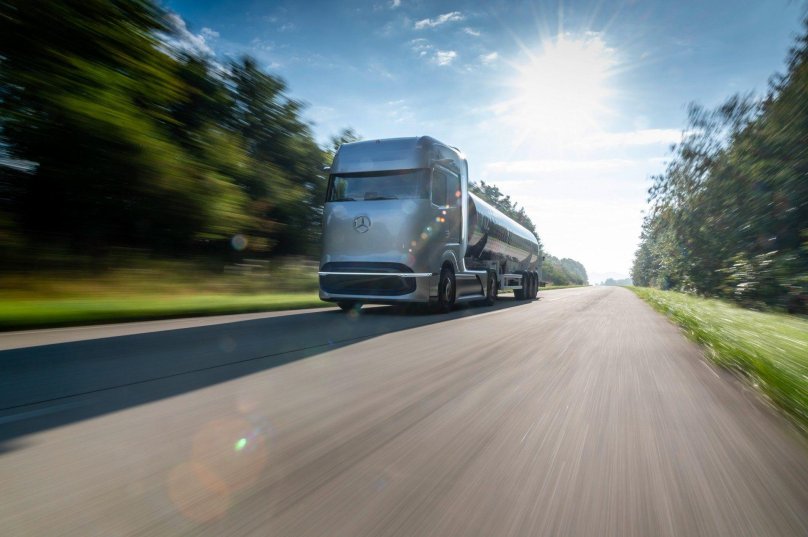 Фура в движении