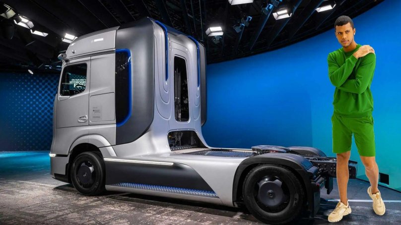 Водородный тягач Mercedes-Benz