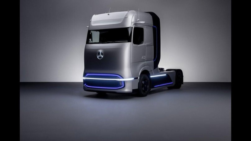 Новый тягач Мерседес 2023