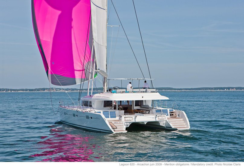 Катамаран Лагуна