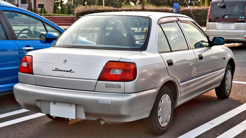Daihatsu Charade седан