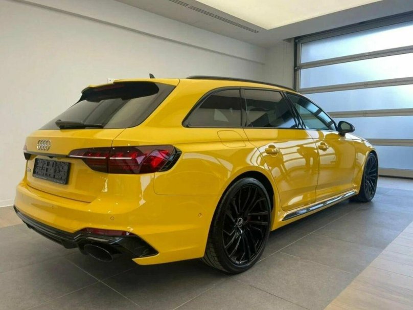 Audi rs5 Yellow