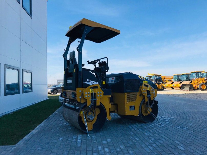 Каток XCMG xmr303