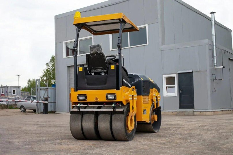 Каток XCMG xmr403vt