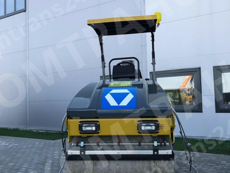 Каток XCMG xmr403vt