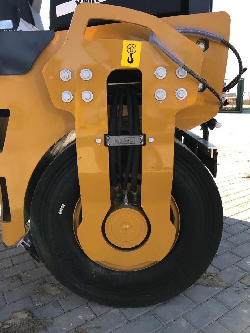 Каток XCMG 403vt