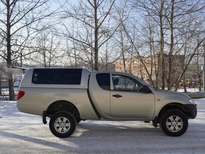 Mitsubishi l200 полуторная кабина
