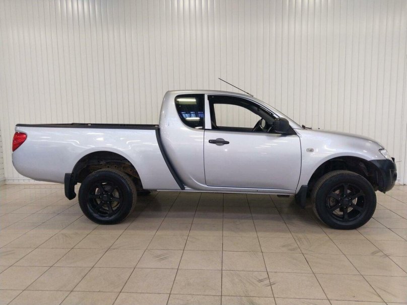 Mitsubishi l200 купе
