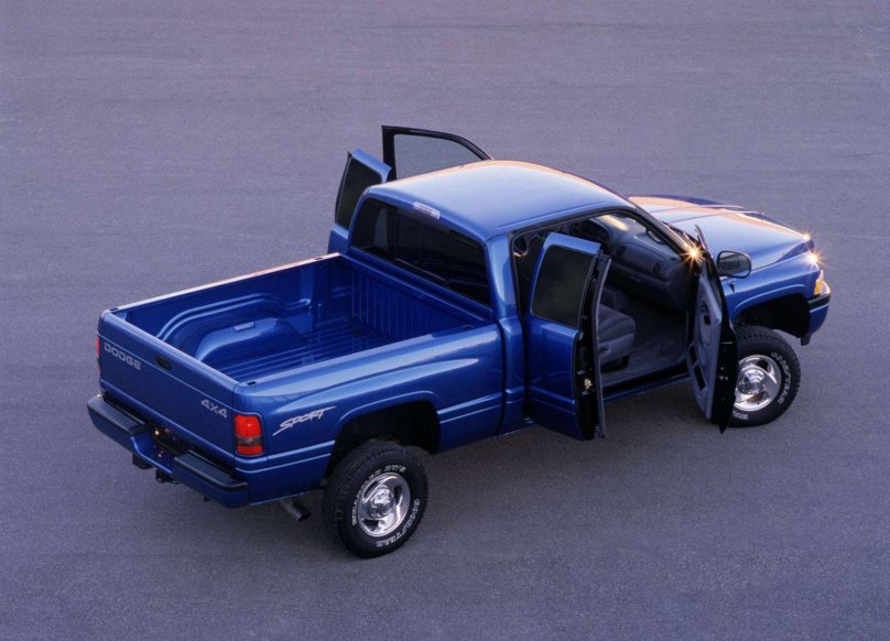 Dodge Ram полуторная кабина