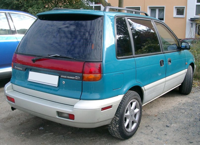 Mitsubishi Space Runner 2000