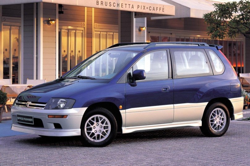 Mitsubishi Space Runner 2000