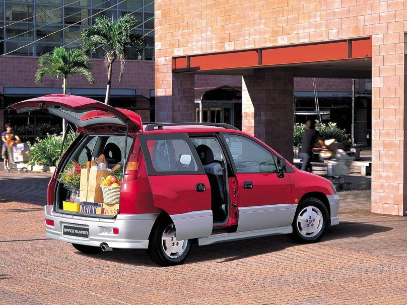 Mitsubishi Space Runner II