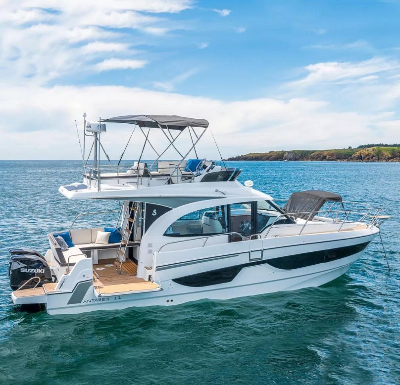 Катер Beneteau Antares 11