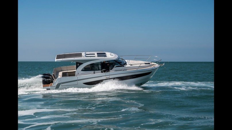 Катер Beneteau Antares 11