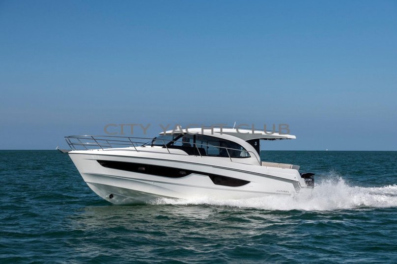 Катер Beneteau Antares 8