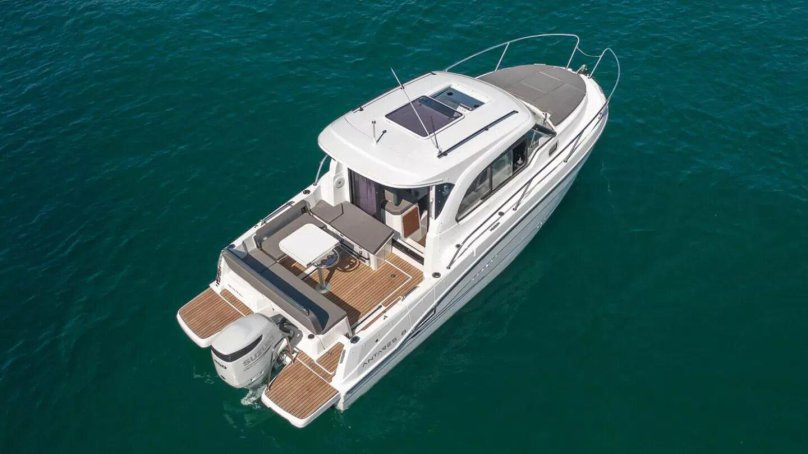 Катер Beneteau Antares 8