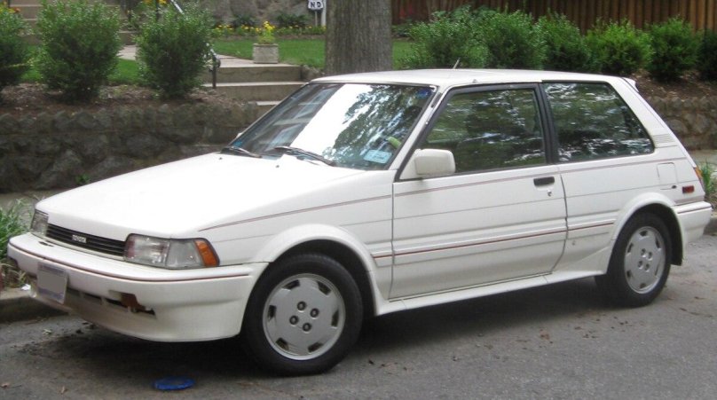 Toyota Corolla e80 хэтчбек