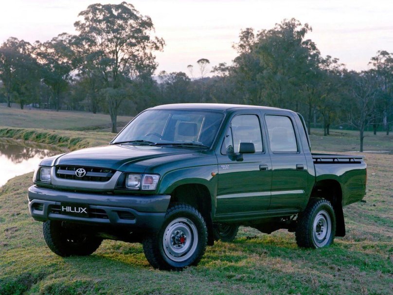 Тойота Hilux 2001