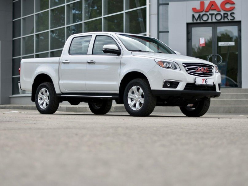 Автомобиль JAC t6