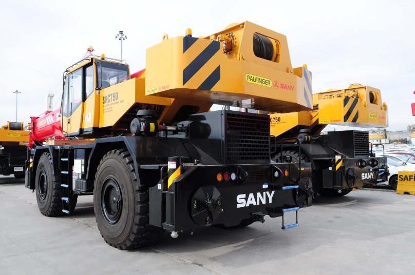 Короткобазный кран sany src400c