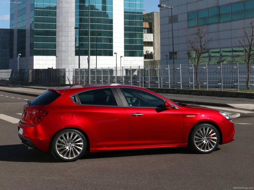 Alfa Romeo Giulietta 2014 красный