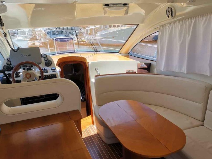 Яхта Хуч Сочи