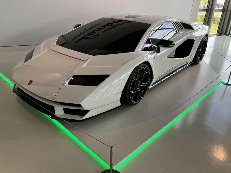 Ламборджини Каунтач 2022