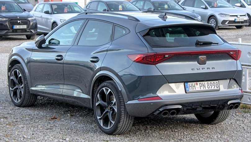 Cupra Formentor сзади