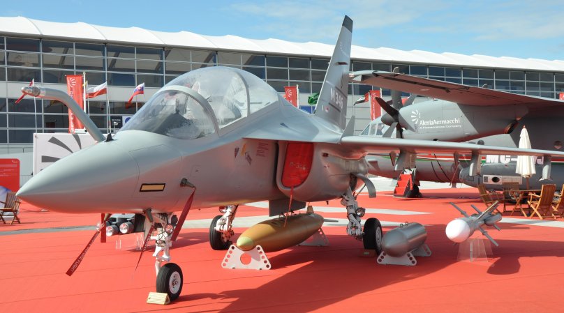 Alenia Aermacchi m-346