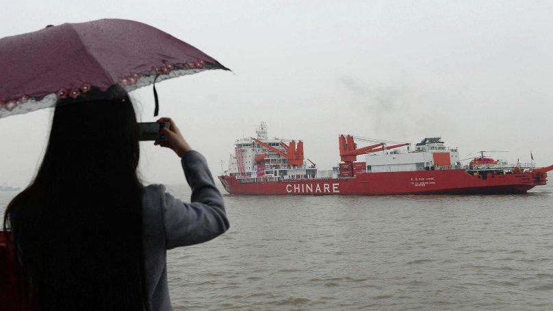 Ледокол в Антарктиде