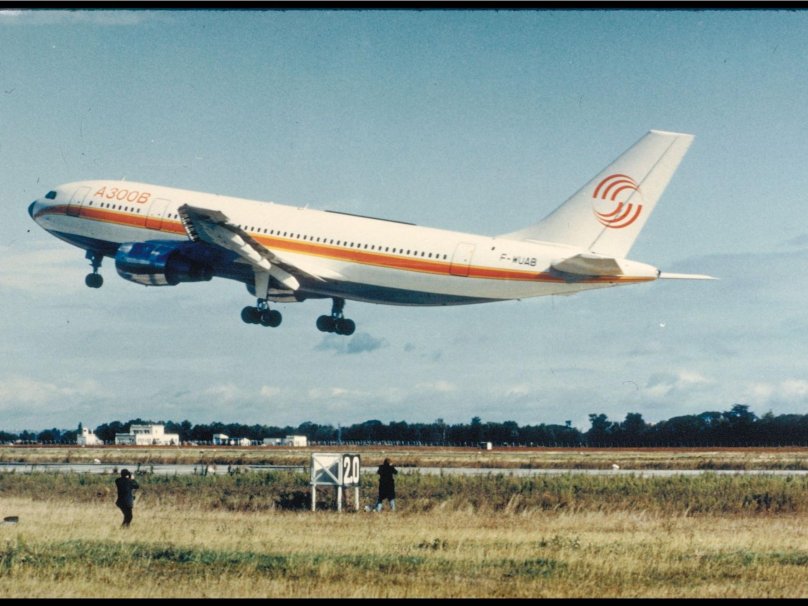 Airbus a300 первый полет