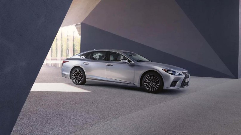 Новый Лексус седан 2021