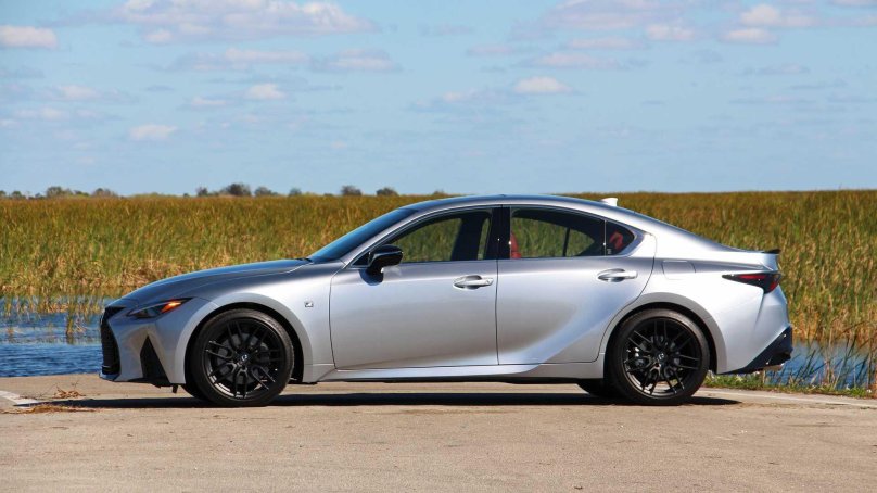 Lexus is 350 f Sport 2021