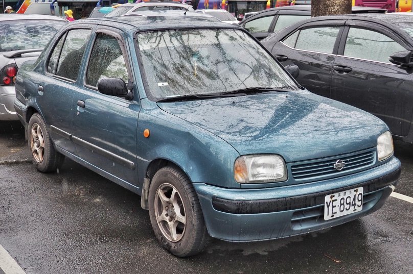 Nissan March седан