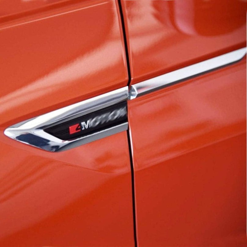 Шильдик на крыло автомобиля Фольксваген Тигуан 2