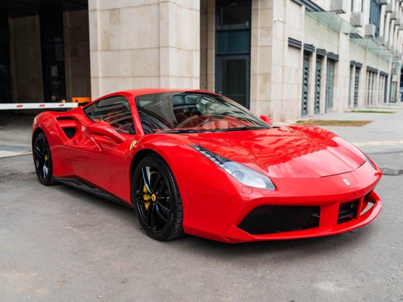 Красная Феррари