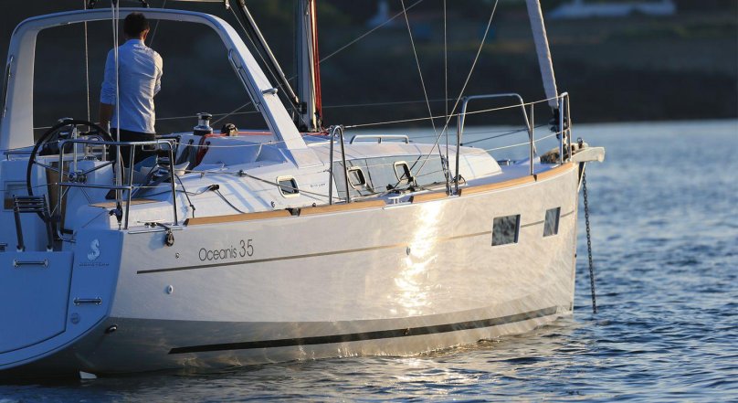 Beneteau 38.1 check in