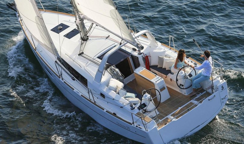 Oceanis 35