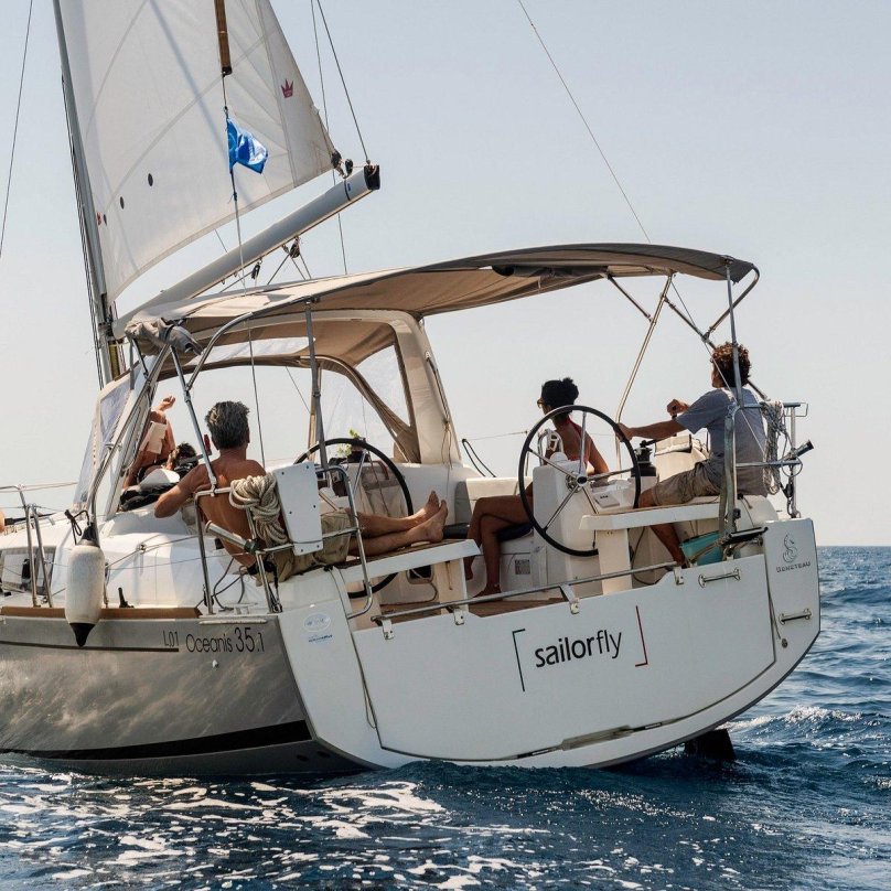 Яхта Bavaria 42