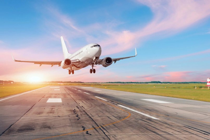 Самолет на полосе