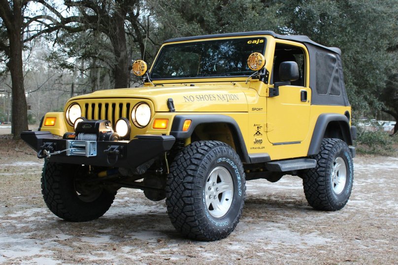 Jeep Wrangler TJ желтый