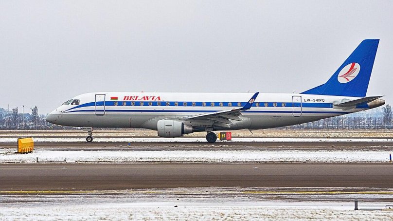 Самолёт Embraer 175