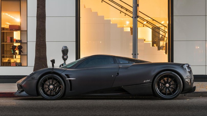 Машина Pagani Huayra Tempesta