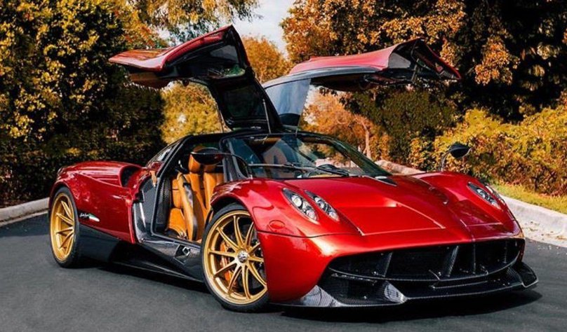 Машина Pagani Huayra Tempesta