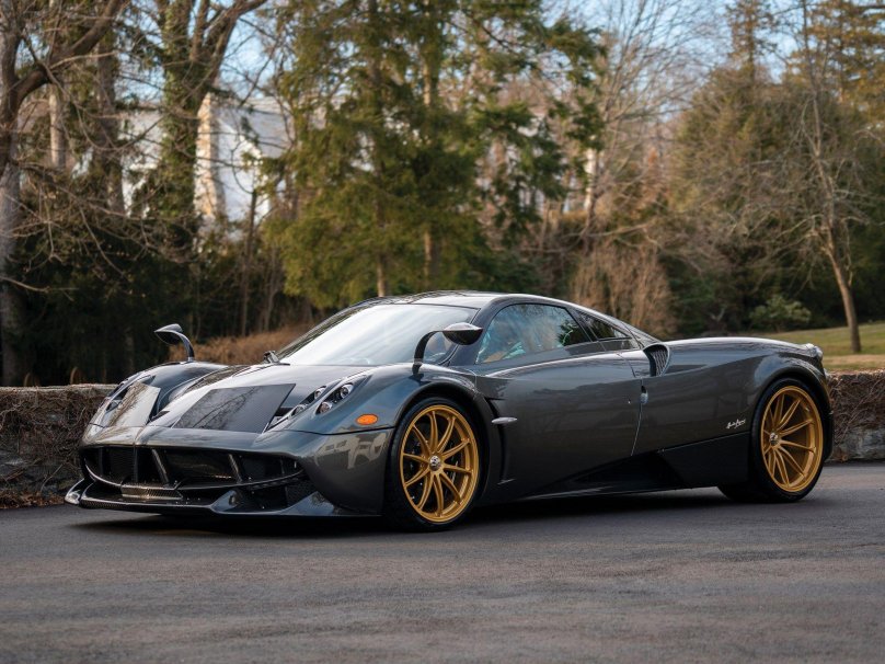 Машина Pagani Huayra Tempesta