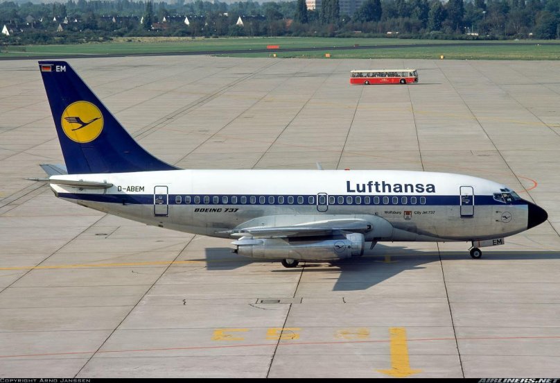 Самолёт Boeing 737-200