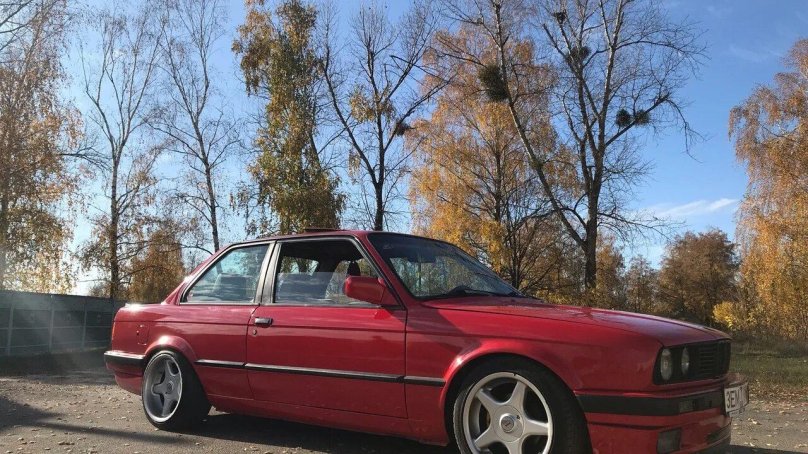 BMW e30 Coupe Red