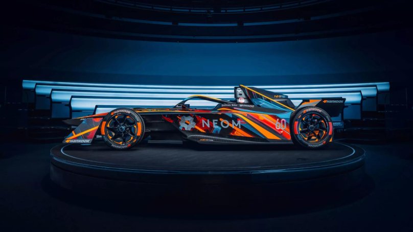 Neom MCLAREN Formula e