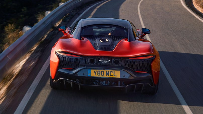 Макларен Artura 2022