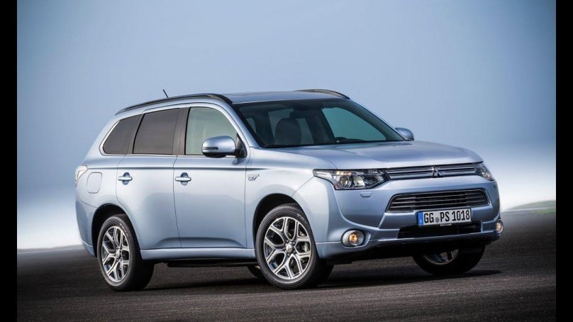 Mitsubishi Outlander PHEV 2013